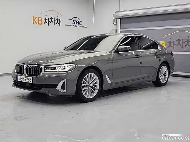 BMW 5 Series (G30) 530i — миниатюра 1