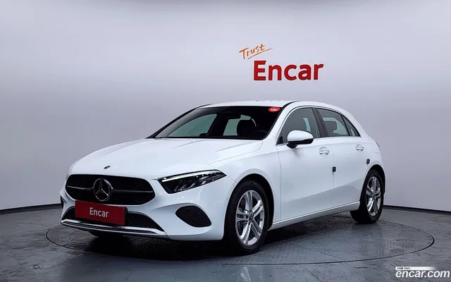 Mercedes-Benz A-Class (W177) A220 — миниатюра 1