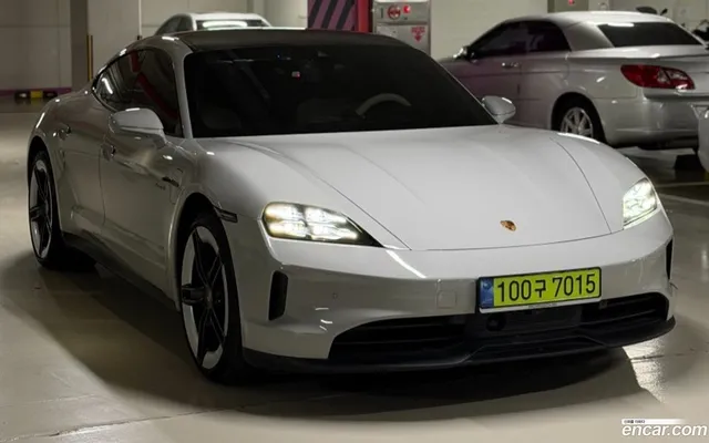 Porsche Taycan 4S — миниатюра 1