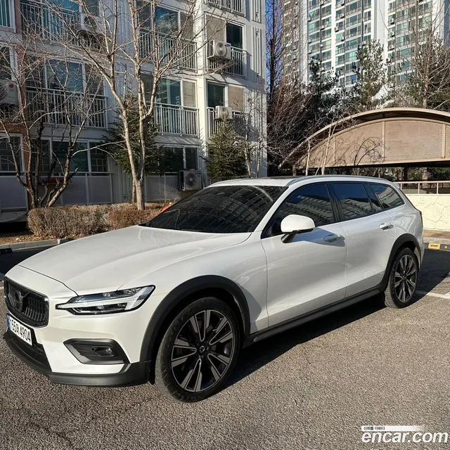 Volvo V60 2 B5 AWD — миниатюра 1