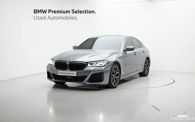 BMW 5 Series (G30) 530i M — миниатюра 1