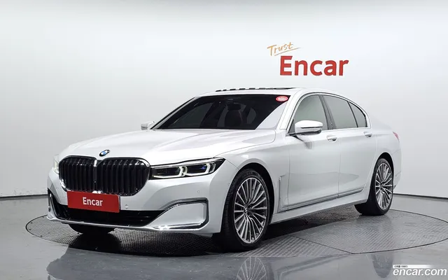BMW 7 Series (G11) 740i — миниатюра 1