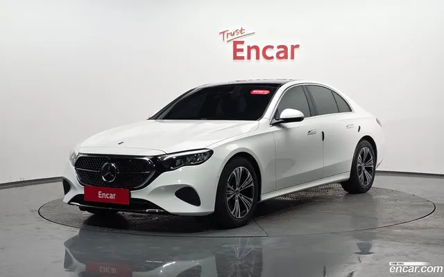 Mercedes-Benz E-Class (W214) E200 — миниатюра 1