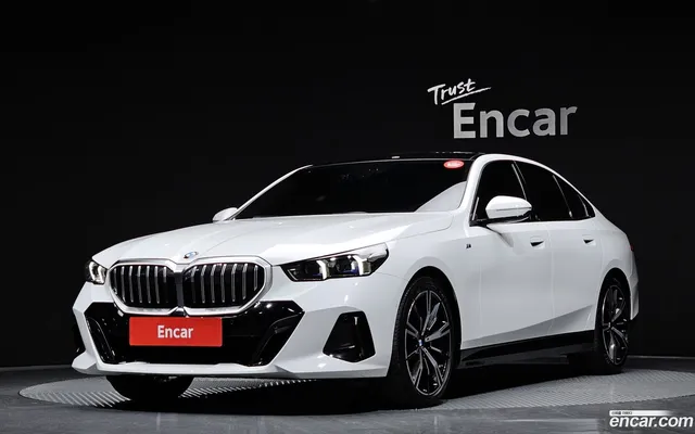 BMW 5 Series (G60) 530i xDrive M — миниатюра 1