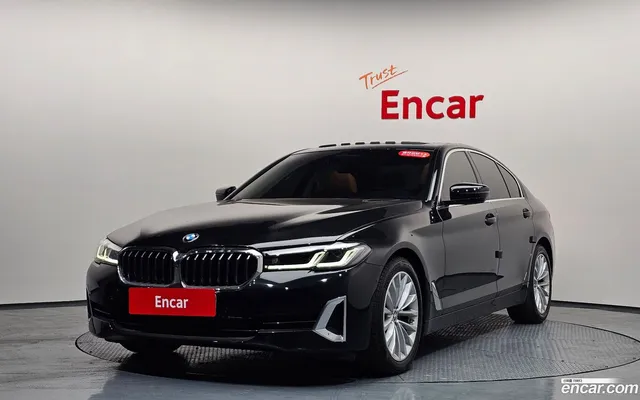 BMW 5 Series (G30) 520i — миниатюра 1