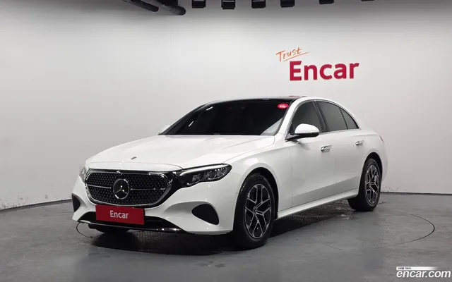 Mercedes-Benz E-Class (W214) E200 — миниатюра 1