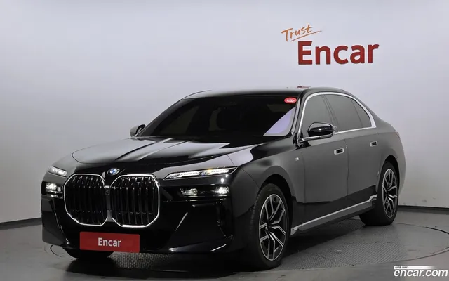 BMW 7 Series (G70) 740d xDrive M — миниатюра 1