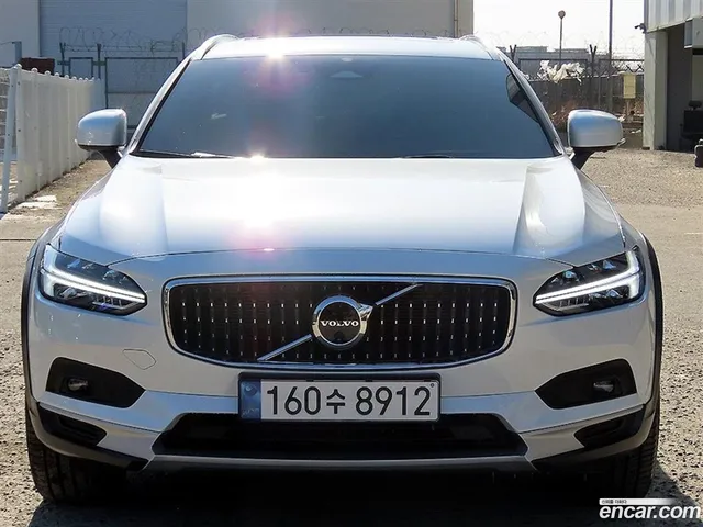 Volvo V90 B5 AWD — миниатюра 1