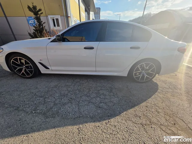BMW 5 Series (G30) 530i M — миниатюра 1