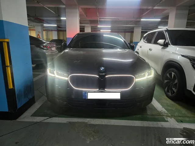 BMW 5 Series (G30) 520i — миниатюра 1