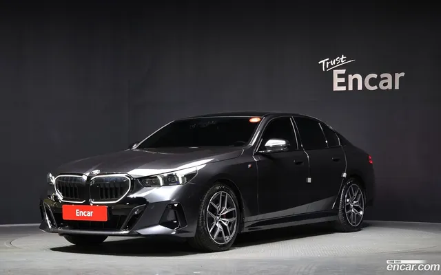 BMW 5 Series (G60) 520i — миниатюра 1