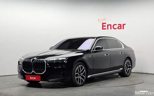 BMW 7 Series (G70) 740d xDrive M — миниатюра 1