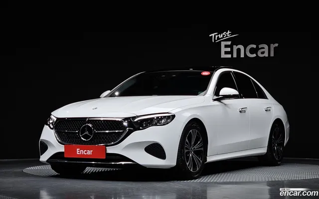 Mercedes-Benz E-Class (W214) E200 — миниатюра 1