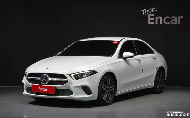 Mercedes-Benz A-Class (W177) A200d — миниатюра 1