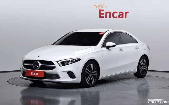 Mercedes-Benz A-Class (W177) A200d — миниатюра 1