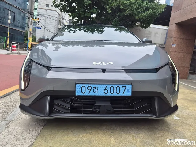 Kia EV4 2WD — миниатюра 1