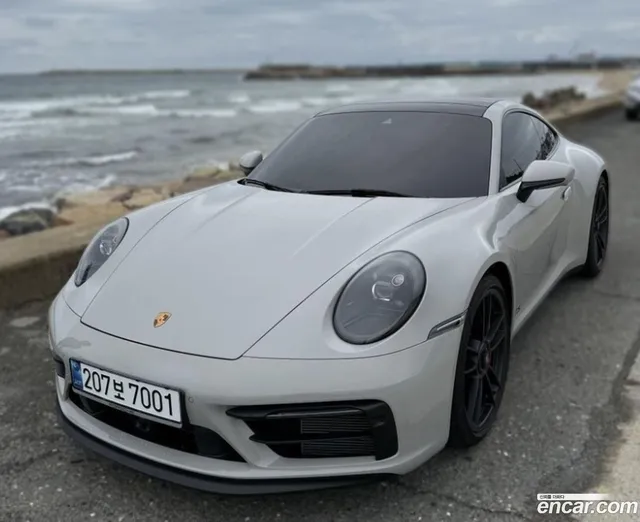 Porsche 911 (992) GTS — миниатюра 1