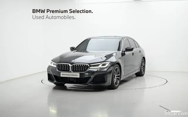 BMW 5 Series (G30) 520i M — миниатюра 1