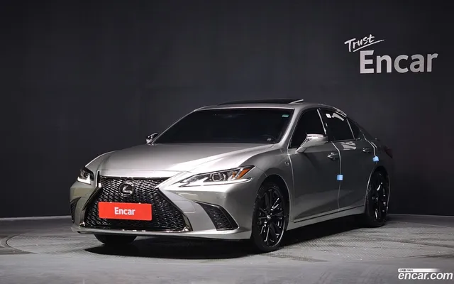 Lexus ES 300h F-Sport — миниатюра 1