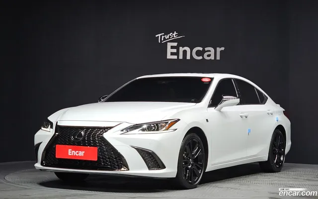 Lexus ES 300h F-Sport — миниатюра 1