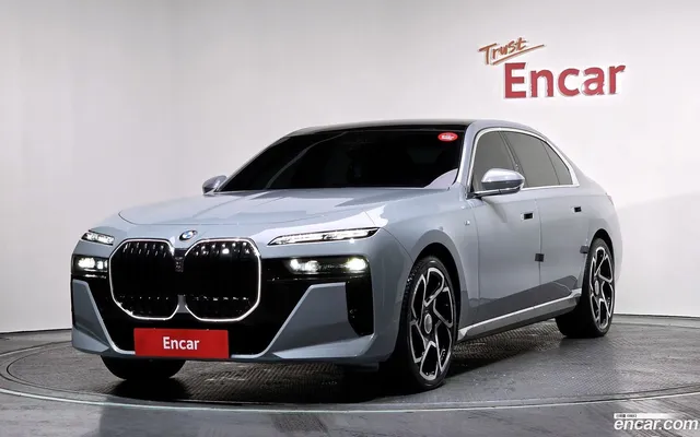 BMW 7 Series (G70) 740d xDrive M — миниатюра 1