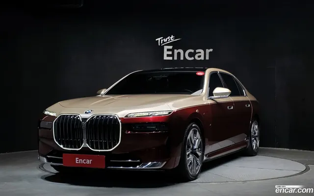 BMW 7 Series (G70) 750e xDrive M — миниатюра 1