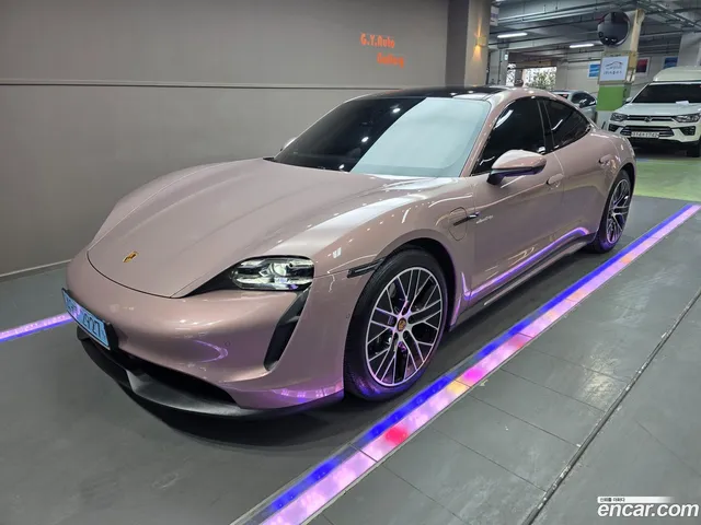 Porsche Taycan — миниатюра 1