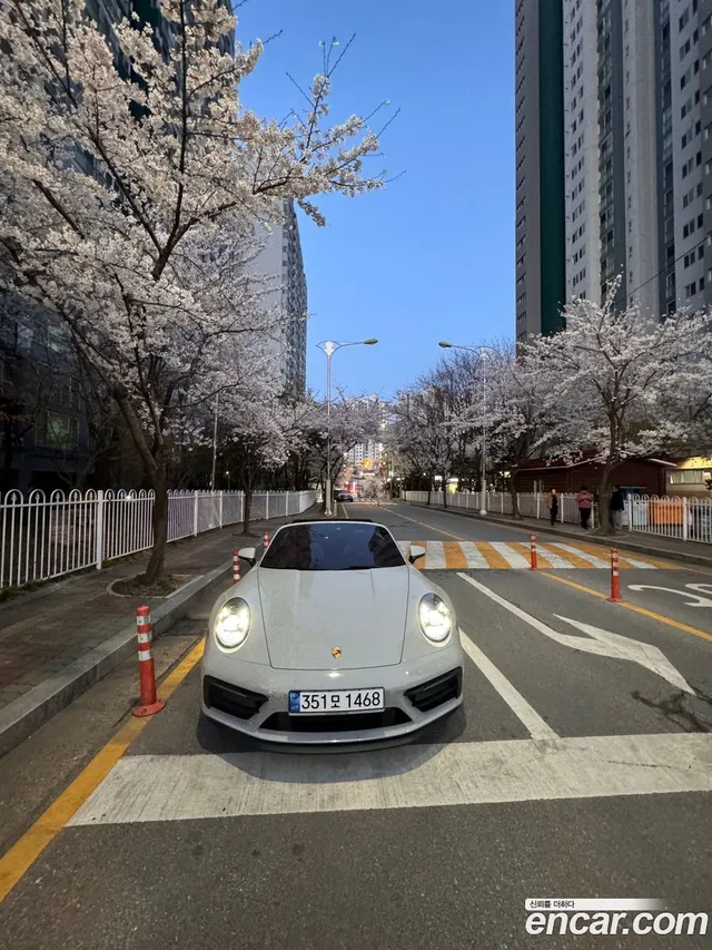 Porsche 911 (992) GTS — миниатюра 1