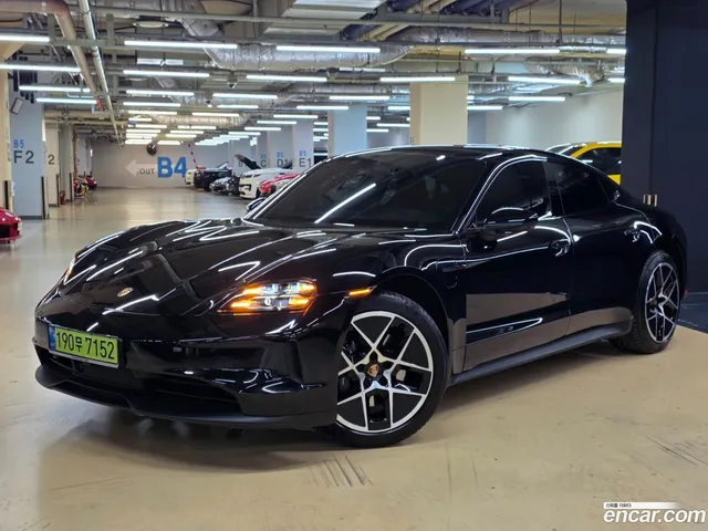 Porsche Taycan — миниатюра 1