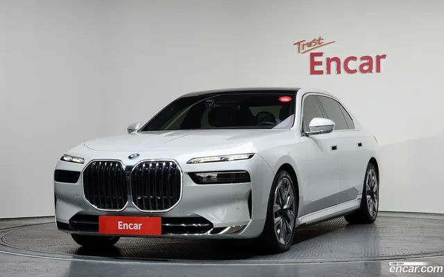 BMW i7 (G70) xDrive 60 — миниатюра 1