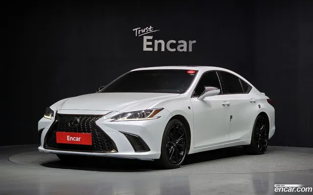 Lexus ES 300h F-Sport — миниатюра 1