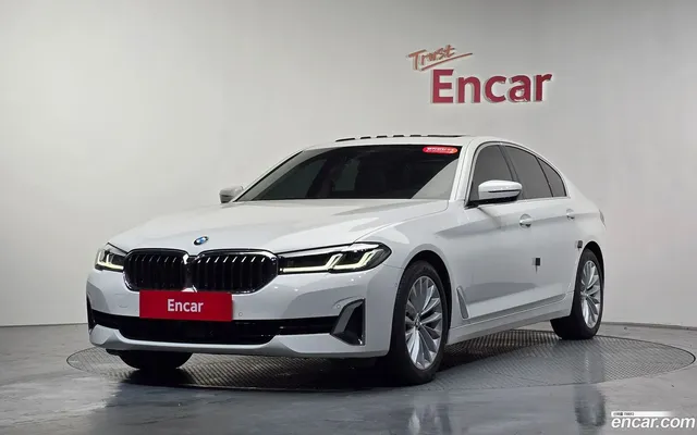 BMW 5 Series (G30) 520i — миниатюра 1