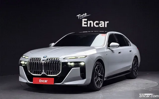 BMW 7 Series (G70) 740i sDrive M — миниатюра 1