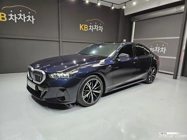 BMW 5 Series (G60) 530i xDrive M — миниатюра 1