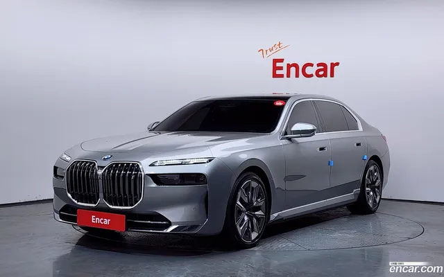 BMW i7 (G70) xDrive 60 — миниатюра 1