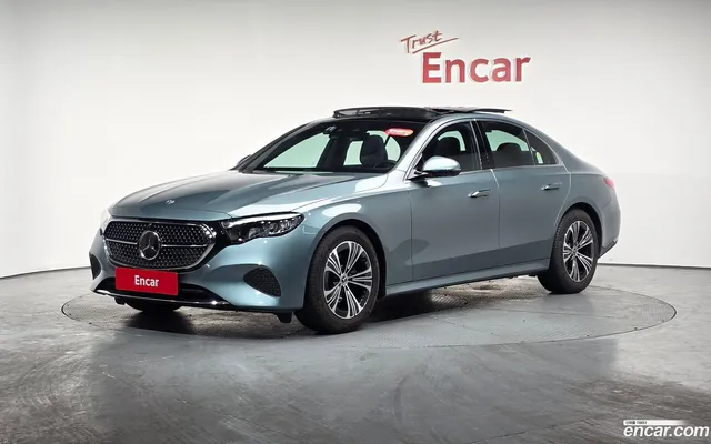 Mercedes-Benz E-Class (W214) E200 — миниатюра 1