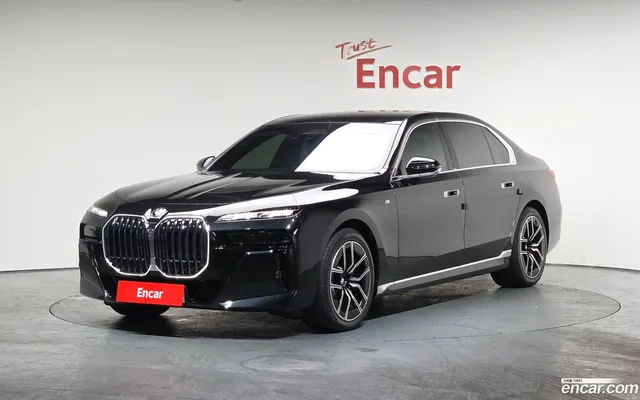 BMW 7 Series (G70) 740d xDrive M — миниатюра 1