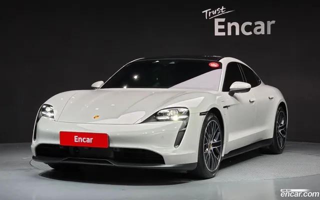 Porsche Taycan — миниатюра 1