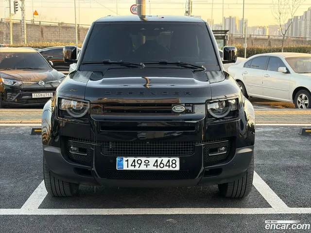 Land Rover (L663) 110 D300 HSE — миниатюра 1