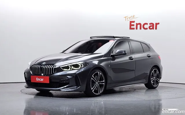 BMW 1 Series (F40) 120i M — миниатюра 1