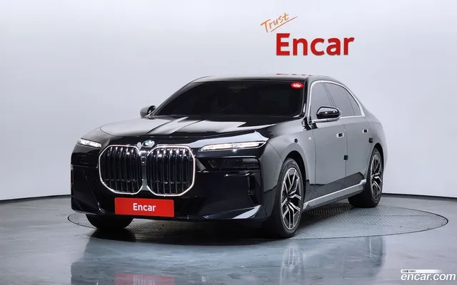 BMW 7 Series (G70) 740d xDrive M — миниатюра 1