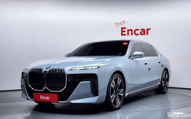 BMW i7 (G70) xDrive 60 M — миниатюра 1