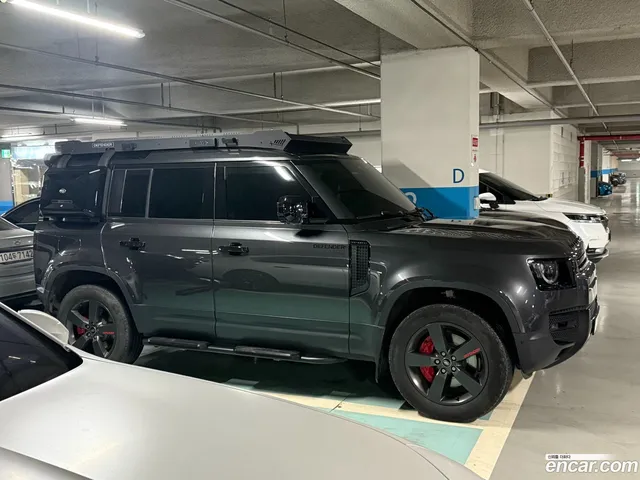 Land Rover (L663) 110 D300 HSE — миниатюра 1