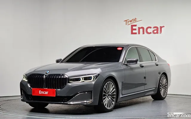 BMW 7 Series (G11) 740i — миниатюра 1