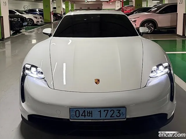 Porsche Taycan — миниатюра 1