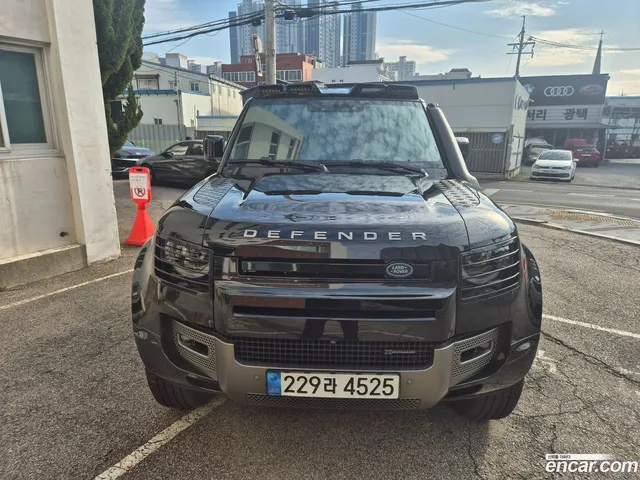 Land Rover (L663) 130 D300 X- HSE — миниатюра 1