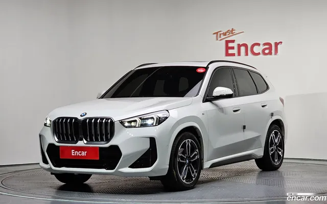 BMW X1 (U11) xDrive 20i M — миниатюра 1
