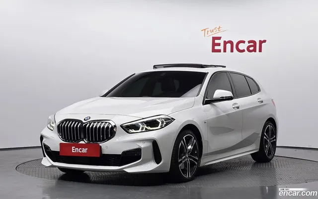BMW 1 Series (F40) 118d M — миниатюра 1