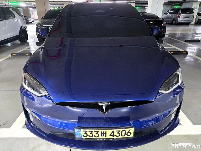Tesla Model X — миниатюра 1