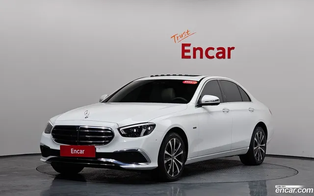 Mercedes-Benz E-Class (W213) E300e 4MATIC — миниатюра 1